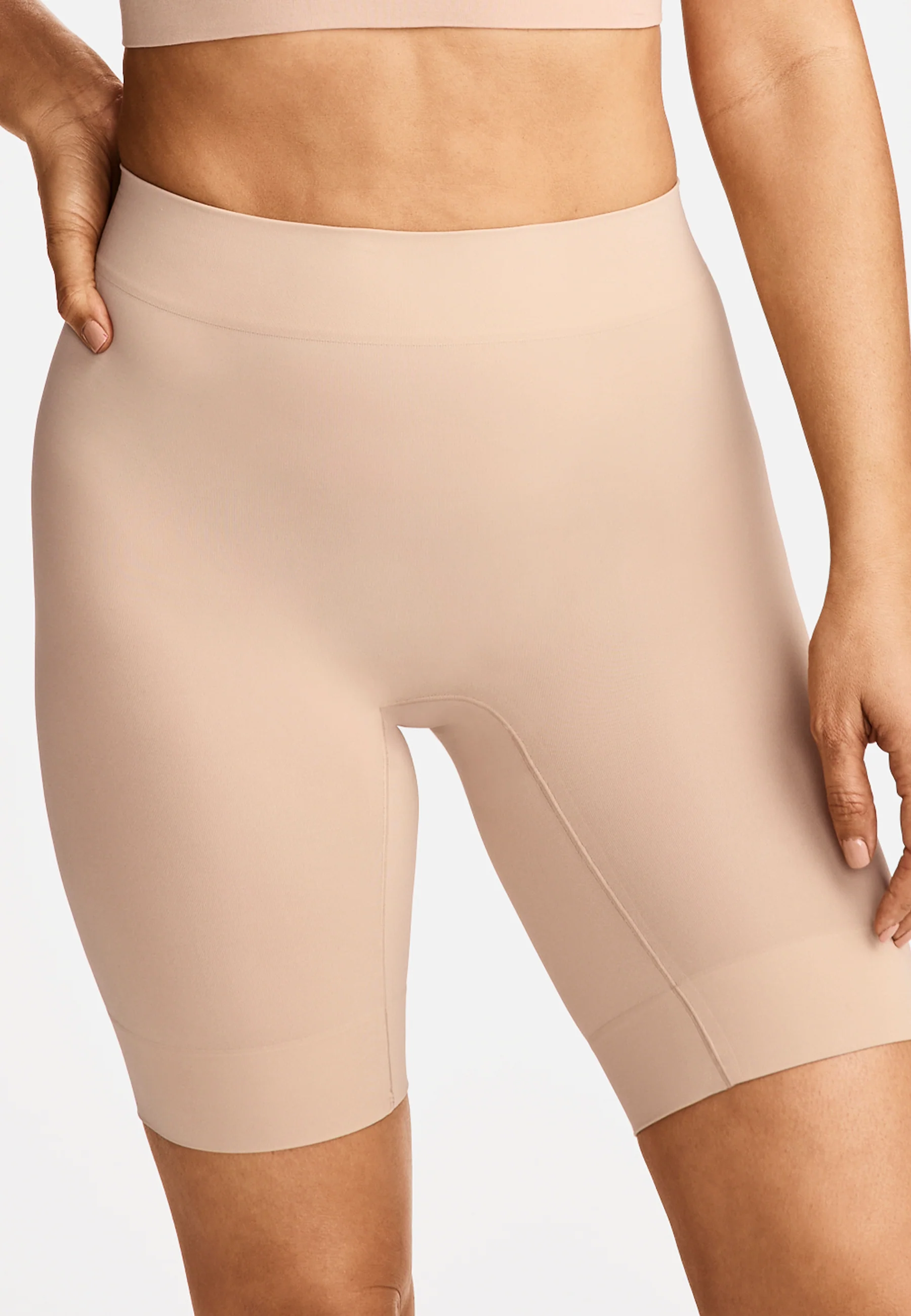 Jockey® Skimmies® Seamfree™ Ultralight Smoothing Cooling Slipshort